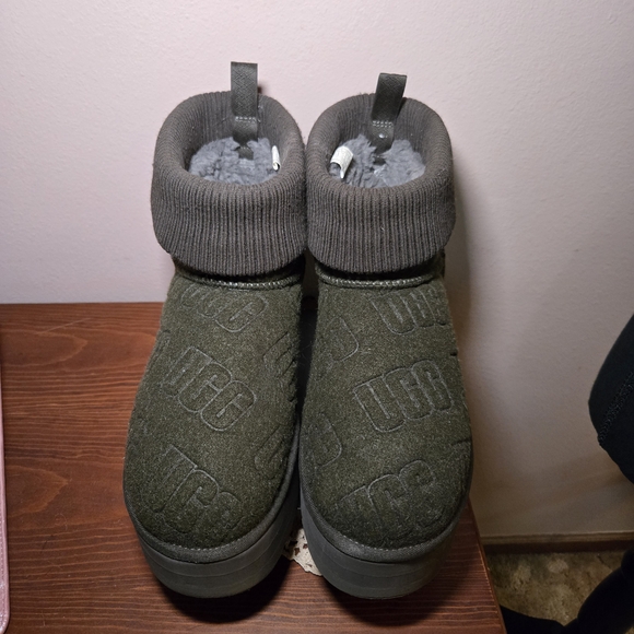 UGG Shoes - UGG Green Felt Ankle Boots embossed with the Name UGG